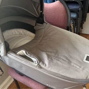 Cybex bassinet, I rarely is used maybe once then washed it. Baby didn’t like it.